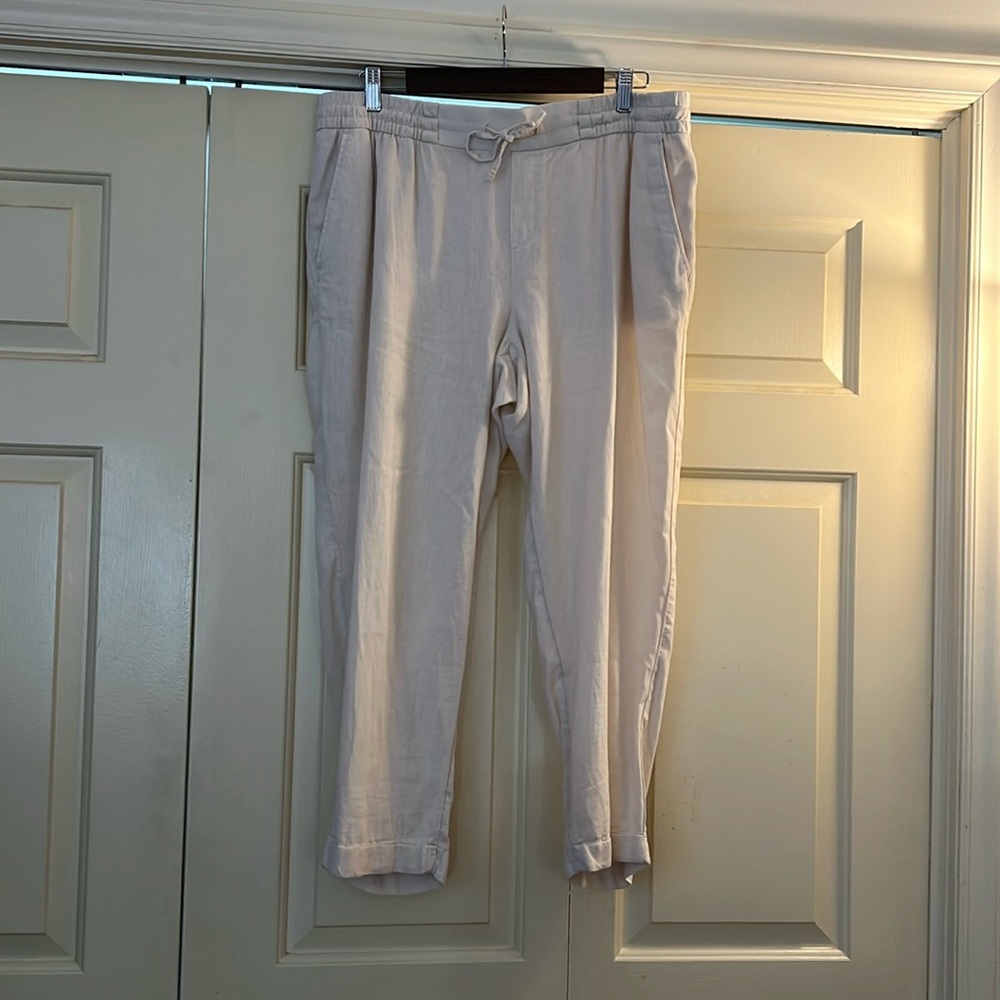 Old Navy linen crop baggies in natural  color size L drawstring lightweight